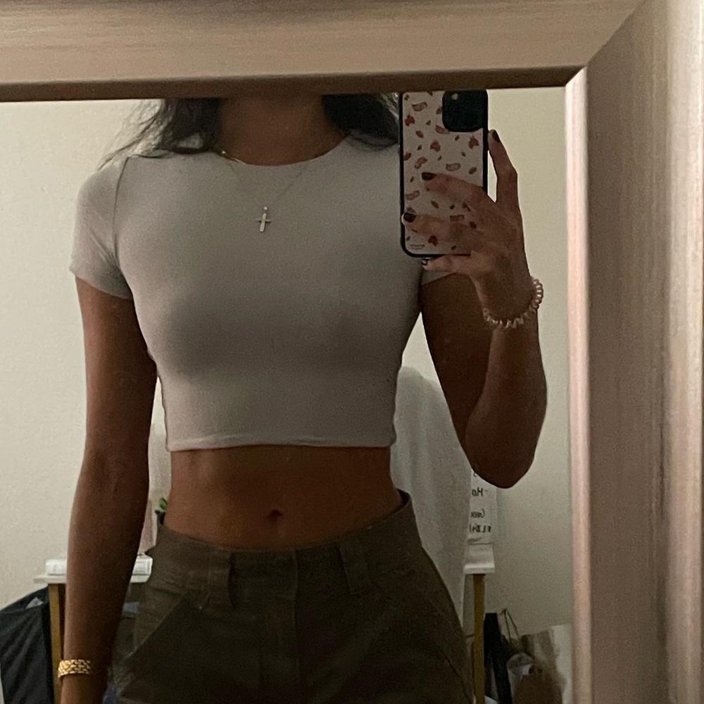 Aritzia Babaton cropped contour short sleeve, light gray XS